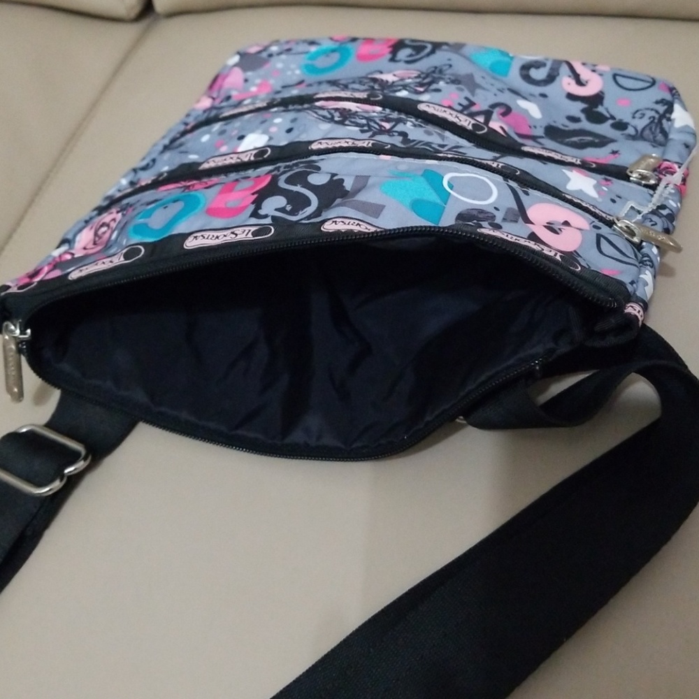 Cross Body Purse - Picture 4 of 4